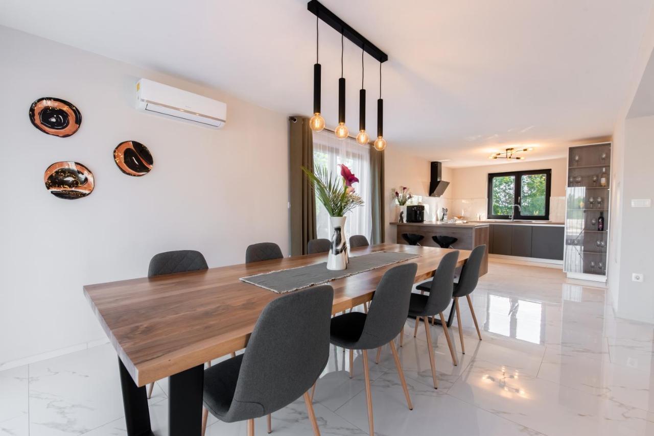 Villa Zara Santalezi Екстериор снимка