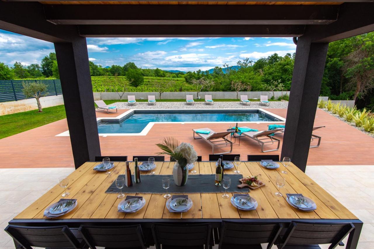 Villa Zara Santalezi Екстериор снимка
