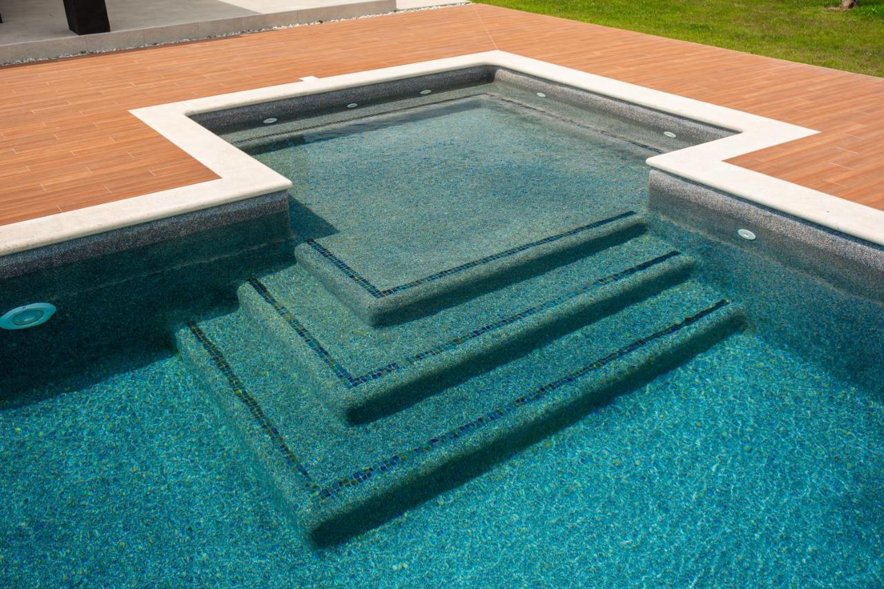 Villa Zara Santalezi Екстериор снимка