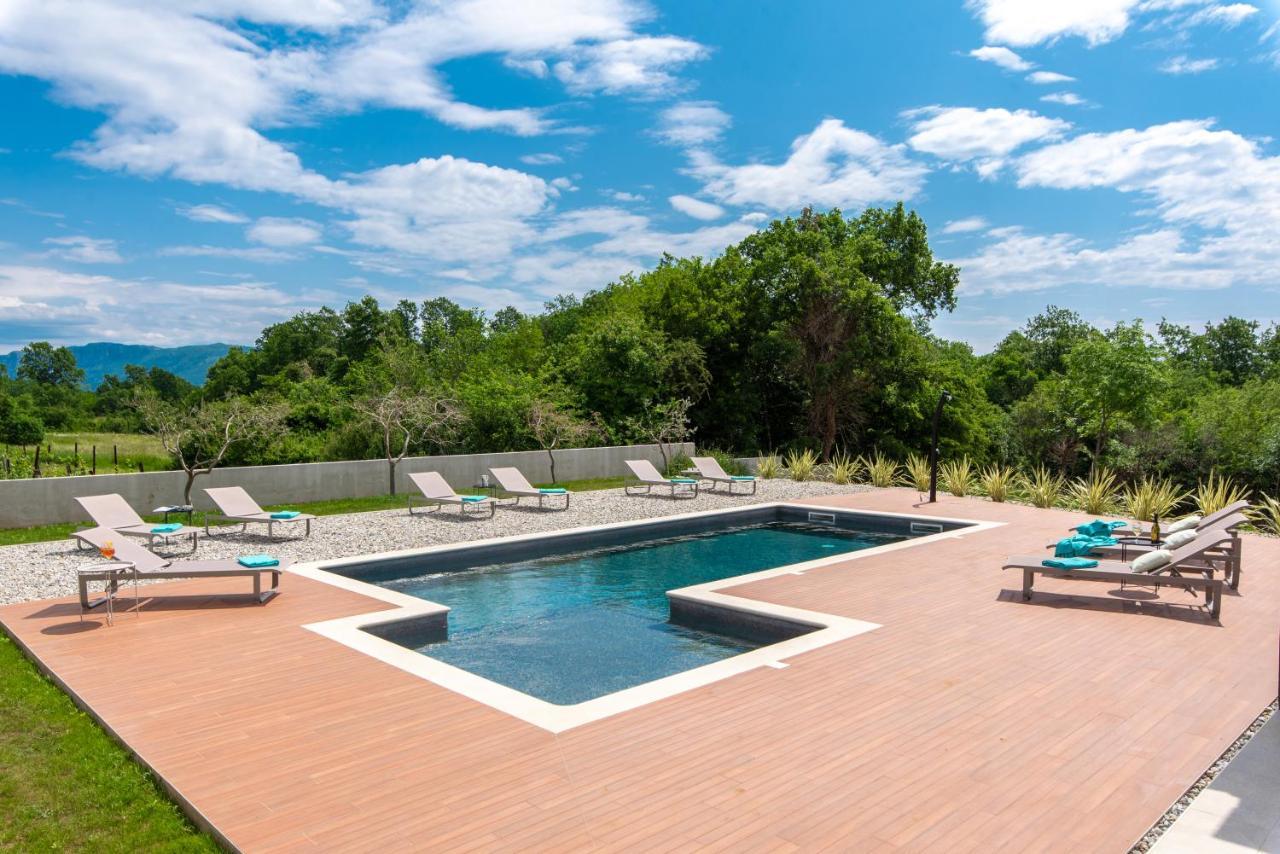 Villa Zara Santalezi Екстериор снимка